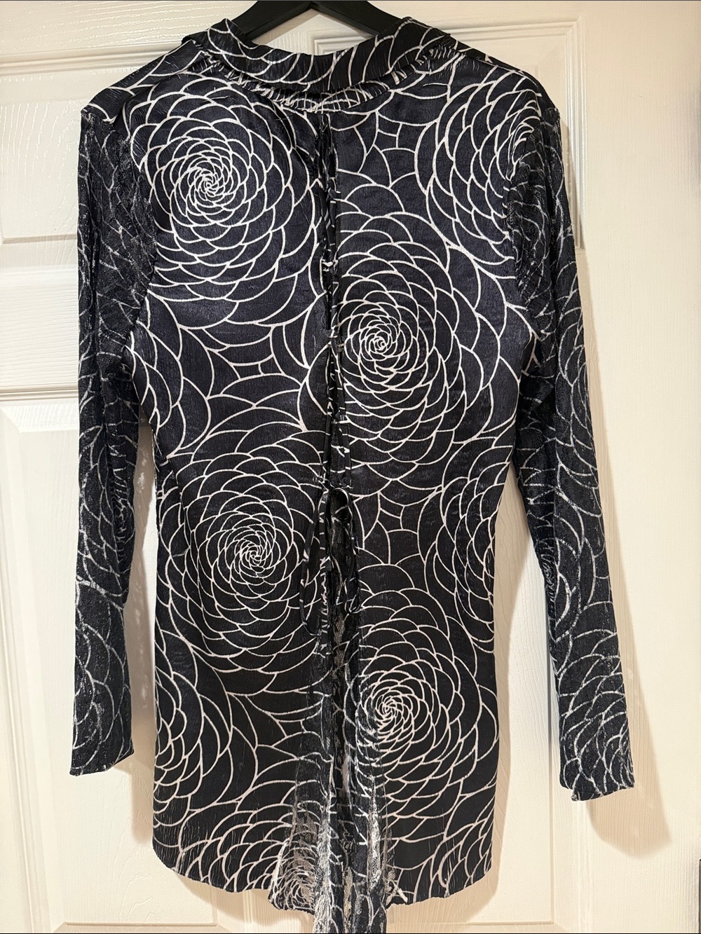 Komarov Black and White Floral-Print Button-Down Top - Picture 3 of 8